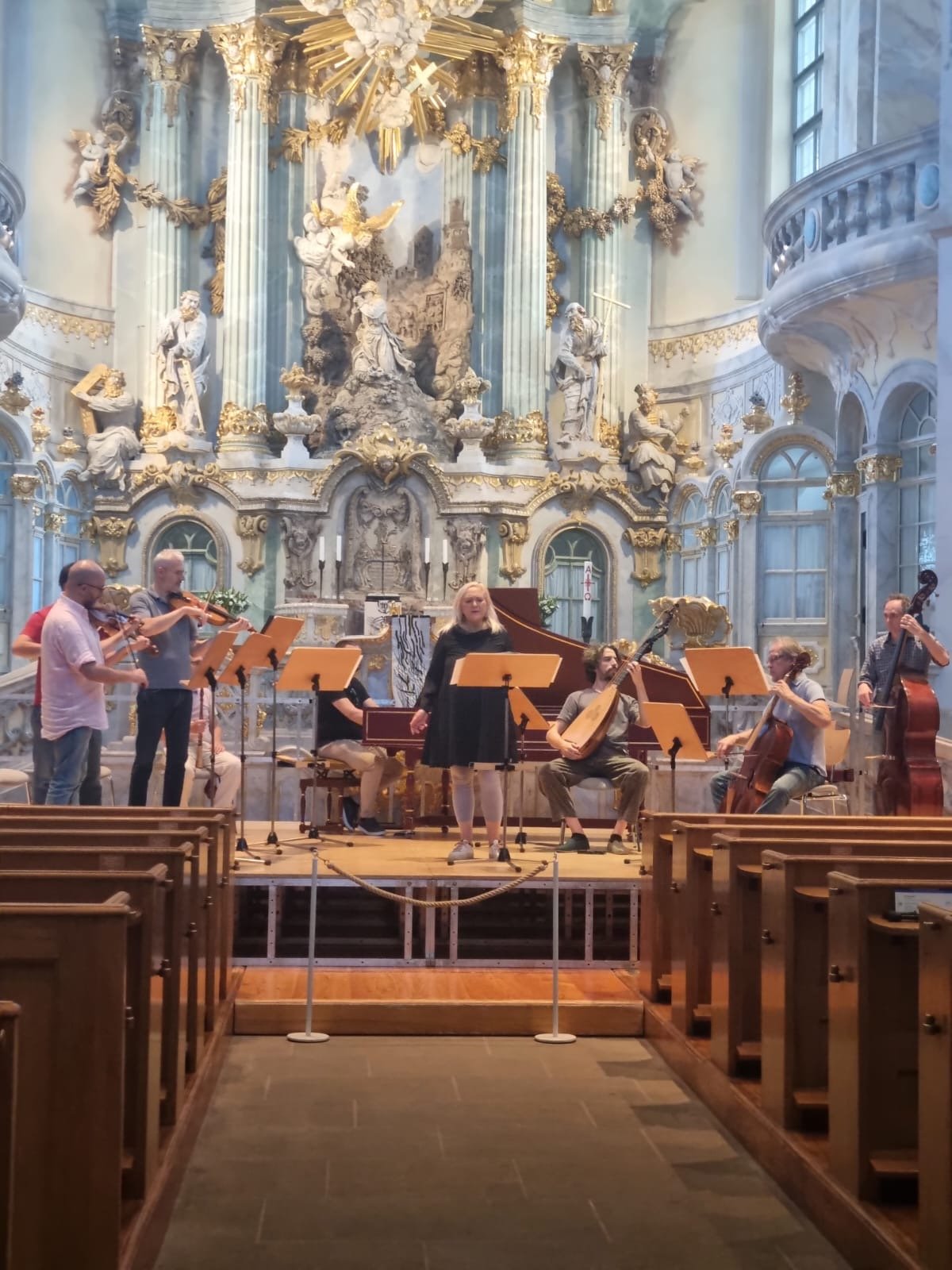 Probe auf der Altarplattform der Frauenkirche Dresden